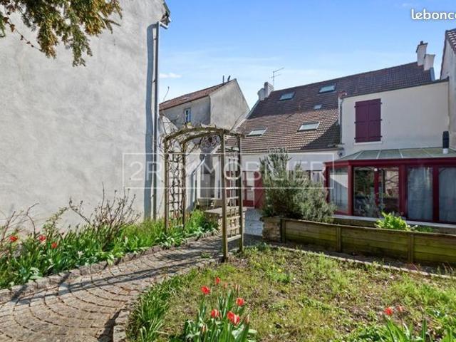 Maison 9 pièces 245 m²