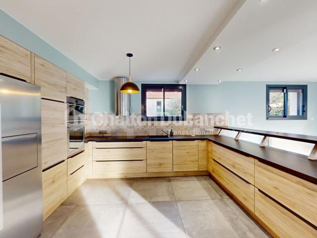 Maison 9 pièces 245 m²