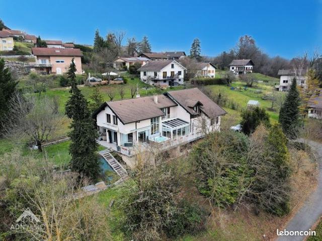 Maison 9 pièces 245 m²