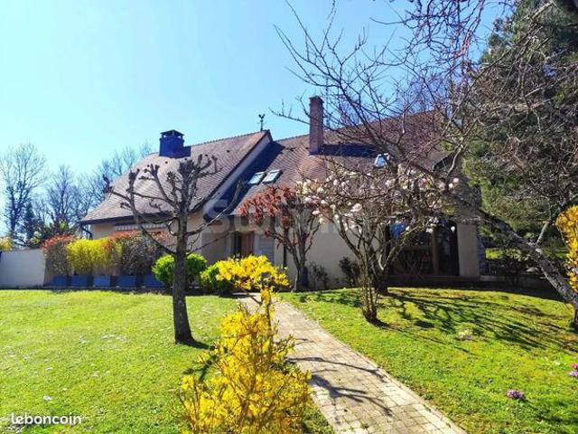 Maison 9 pièces 245 m²