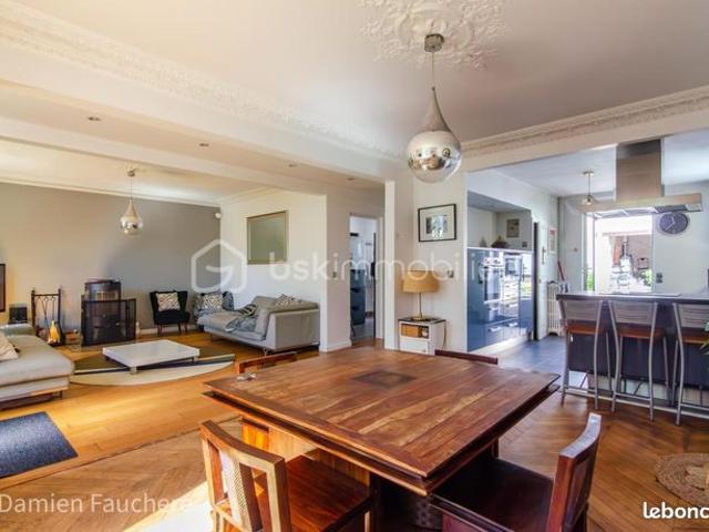 Maison 9 pièces 245 m²