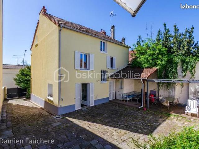 Maison 9 pièces 245 m²