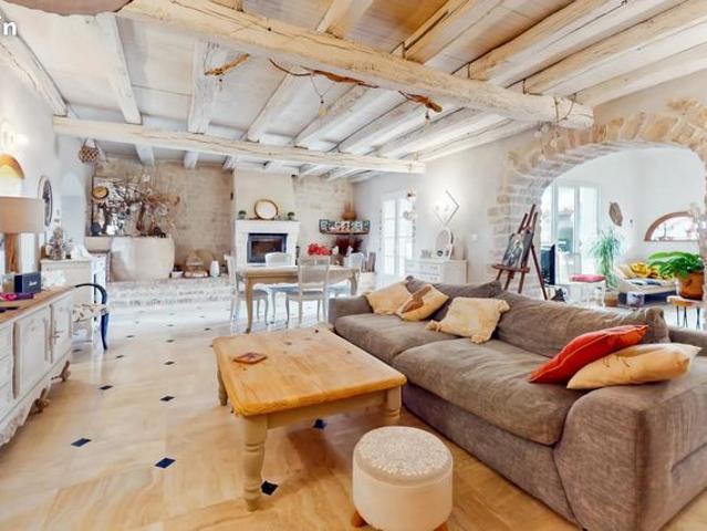 Maison 9 pièces 245 m²