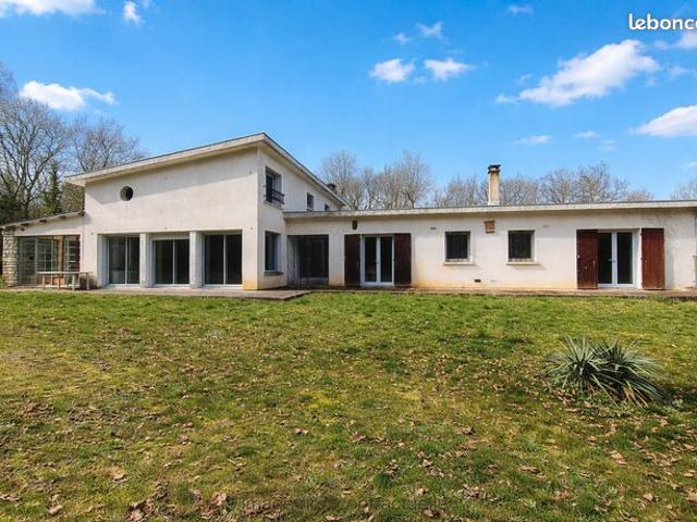 Maison 9 pièces 245 m²