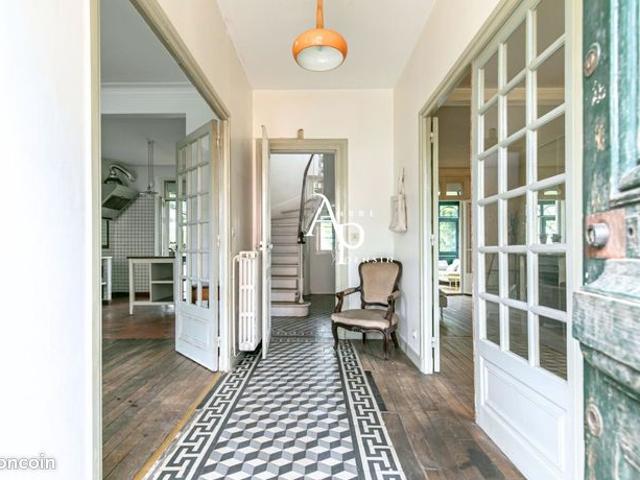 Maison 9 pièces 246 m²