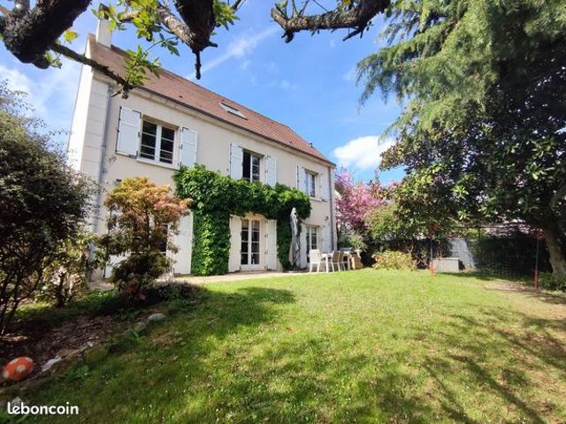 Maison 9 pièces 246 m²