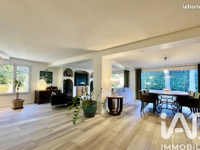 Maison familiale 9 pièces 246 m²