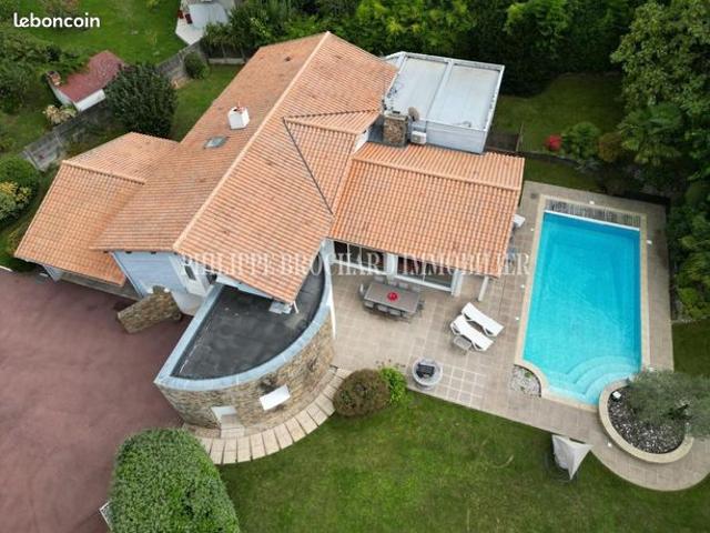 Maison 9 pièces 246 m²
