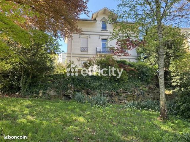 Maison 9 pièces 246 m²