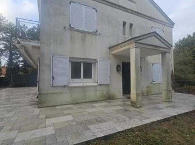 Maison 9 pièces 246 m²