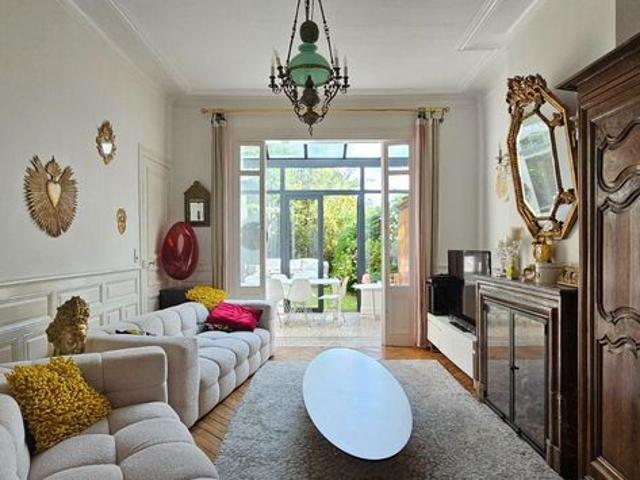 Maison 9 pièces 246 m²