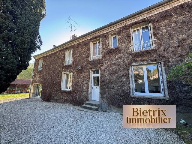 Maison 9 pièces 247 m²