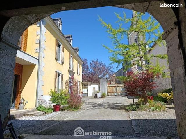 Maison 9 pièces 247 m²