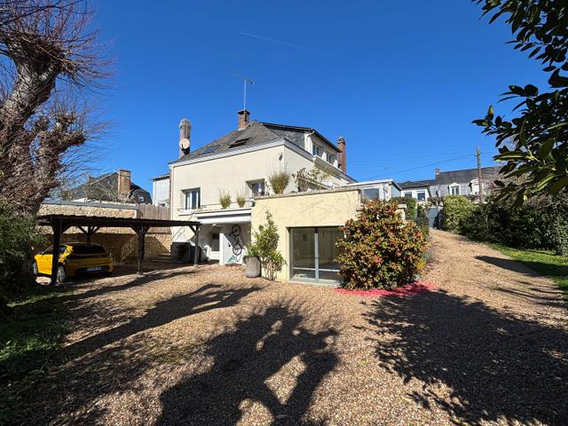 Maison 9 pièces 247 m²