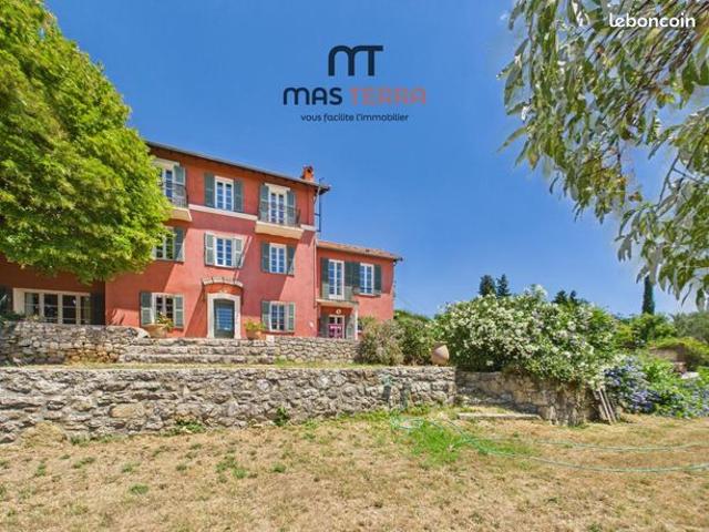 Maison 9 pièces 247 m²