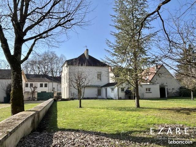 Maison 9 pièces 240 m²