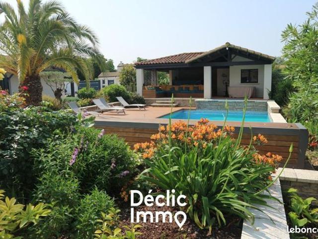 Maison 9 pièces 240 m²