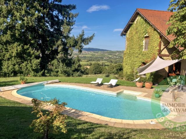 Maison 9 pièces 240 m²
