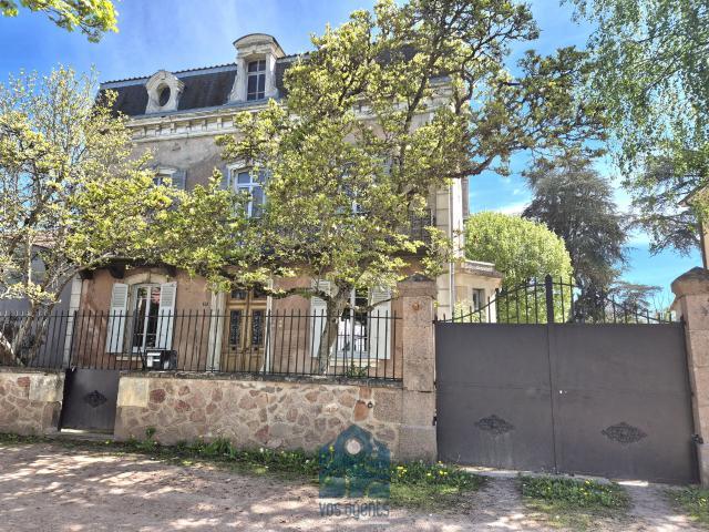 Maison 9 pièces 240 m²