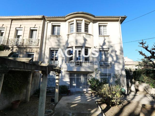 Maison 9 pièces 240 m²