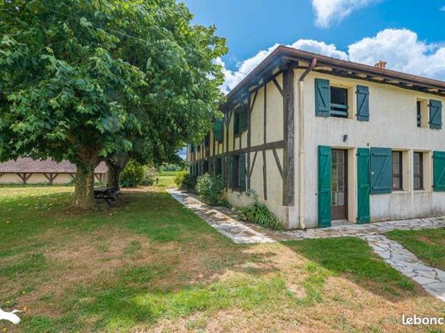 Maison 9 pièces 240 m²