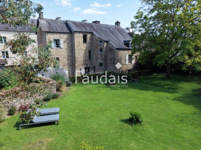 Maison 9 pièces 240 m²