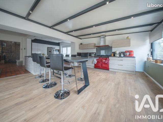 Maison 9 pièces 240 m²