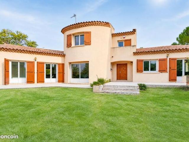 Maison 9 pièces 240 m²