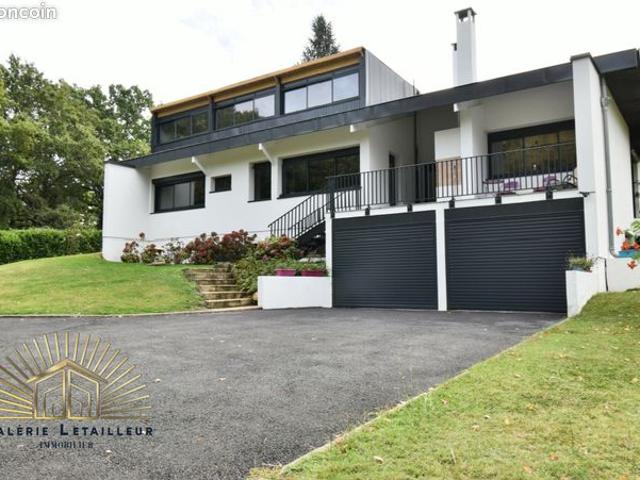 Maison 9 pièces 240 m²