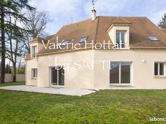 Maison 9 pièces 240 m²