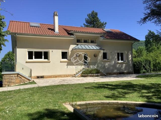 Maison 9 pièces 240 m²
