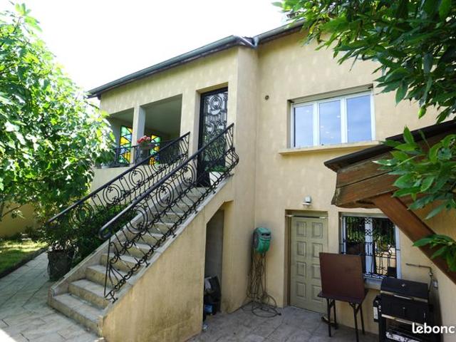 Maison 9 pièces 240 m²
