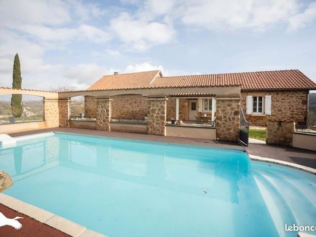 Maison 9 pièces 240 m²