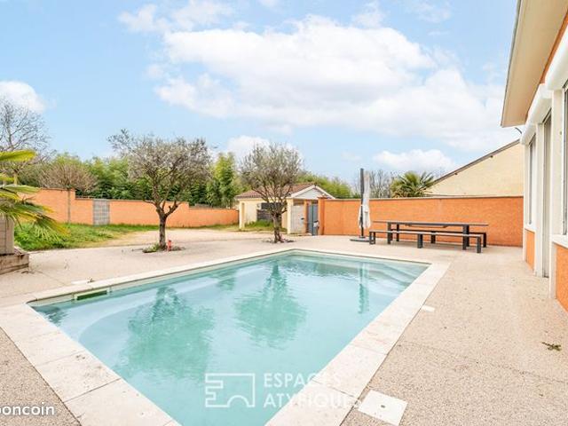 Maison 9 pièces 240 m²