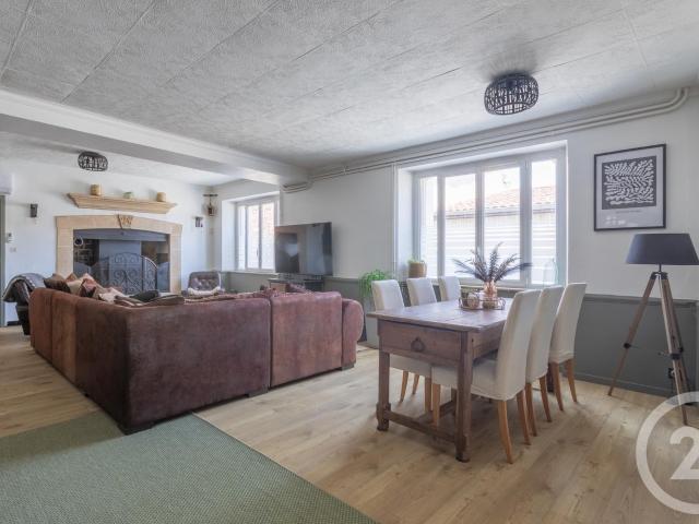 Maison 9 pièces 240 m²