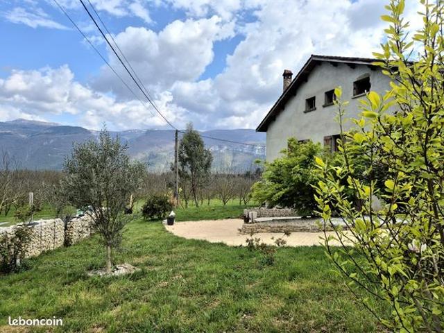 Maison 9 pièces 240 m²