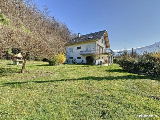 Maison 9 pièces 240 m²