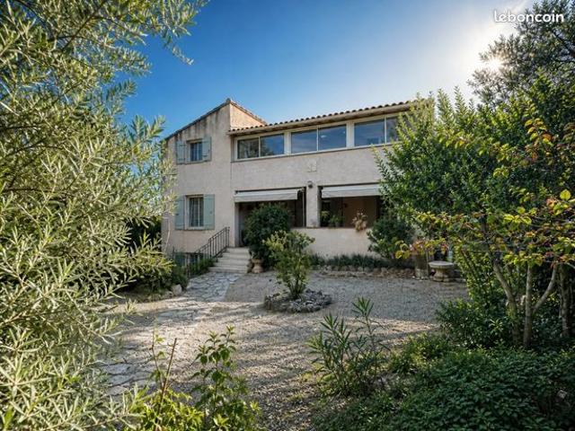 Maison 9 pièces 240 m²