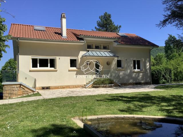 Maison 9 pièces 240 m²