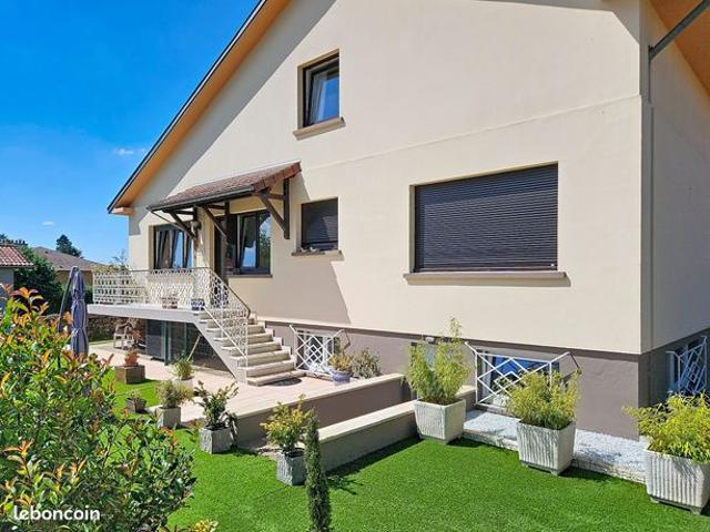 Maison 9 pièces 240 m²