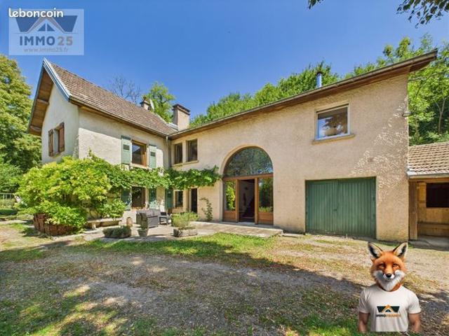 Maison 9 pièces 240 m²