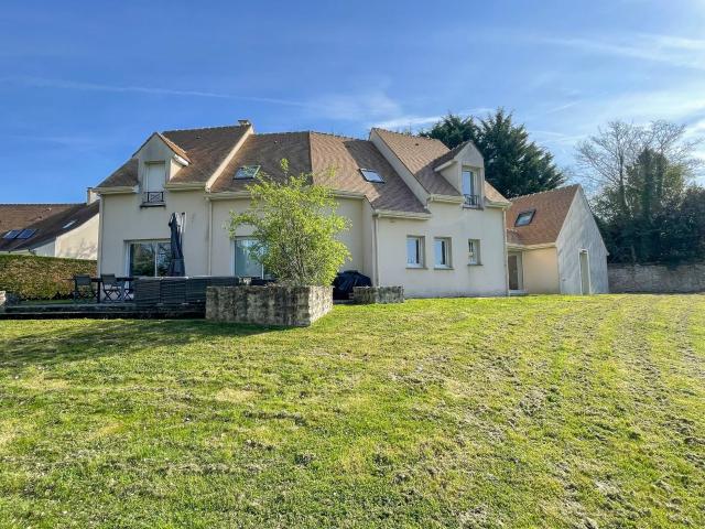 Maison 9 pièces 240 m²