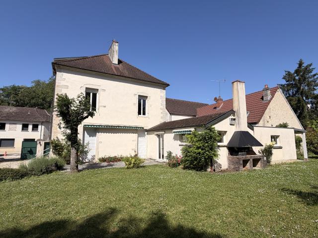 Maison 9 pièces 240 m²