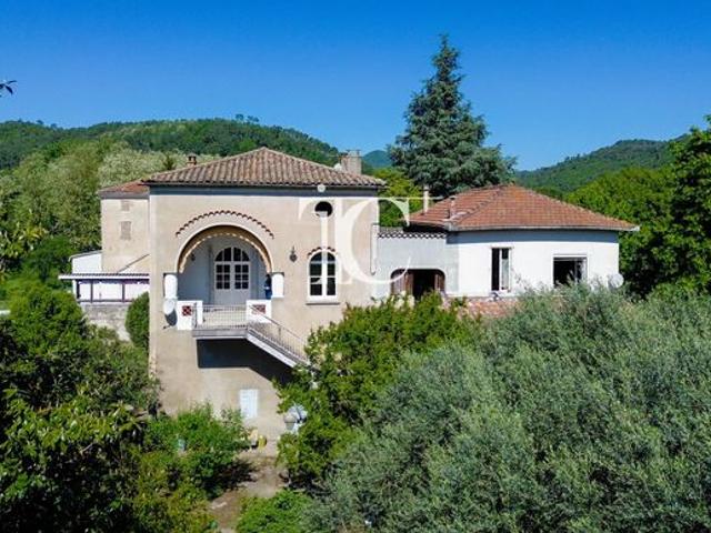Maison 9 pièces 240 m²