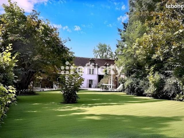 Maison 9 pièces 240 m²