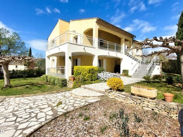 Maison 9 pièces 240 m²