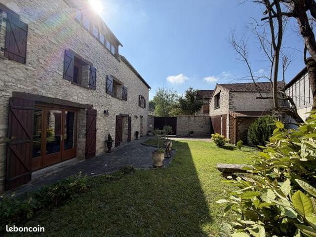 Maison 9 pièces 241 m²