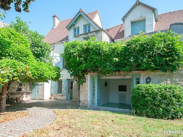 Maison 9 pièces 241 m²