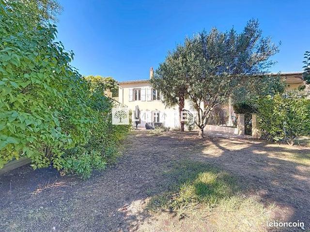 Maison 9 pièces 241 m²