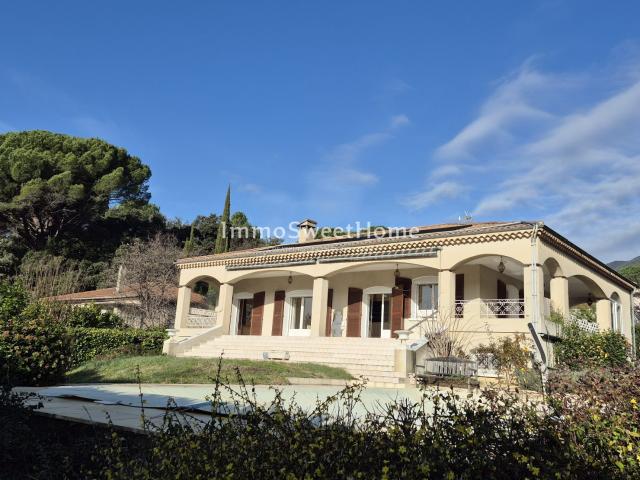 Maison 9 pièces 242 m²